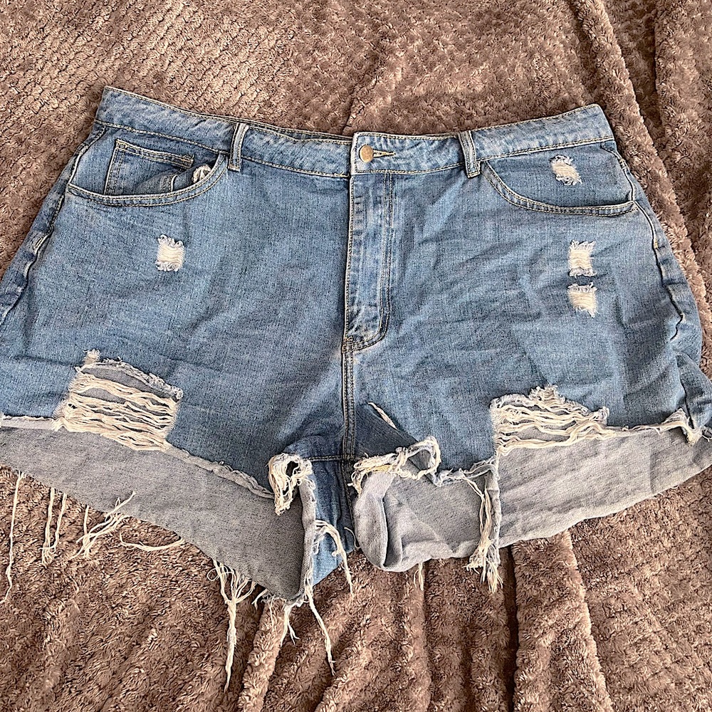 Distressed SHEIN Plus size Denim Shorts